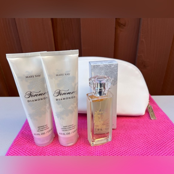 🩷Mary Kay🩷 Forever Diamonds Set: Eau de Parfum, Shower Gel, Cosmetic Bag - Picture 2 of 5